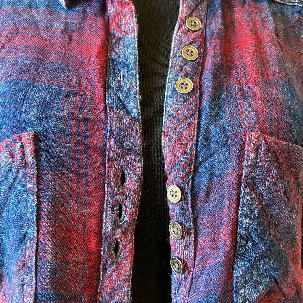 Button down - Picture 2 of 3